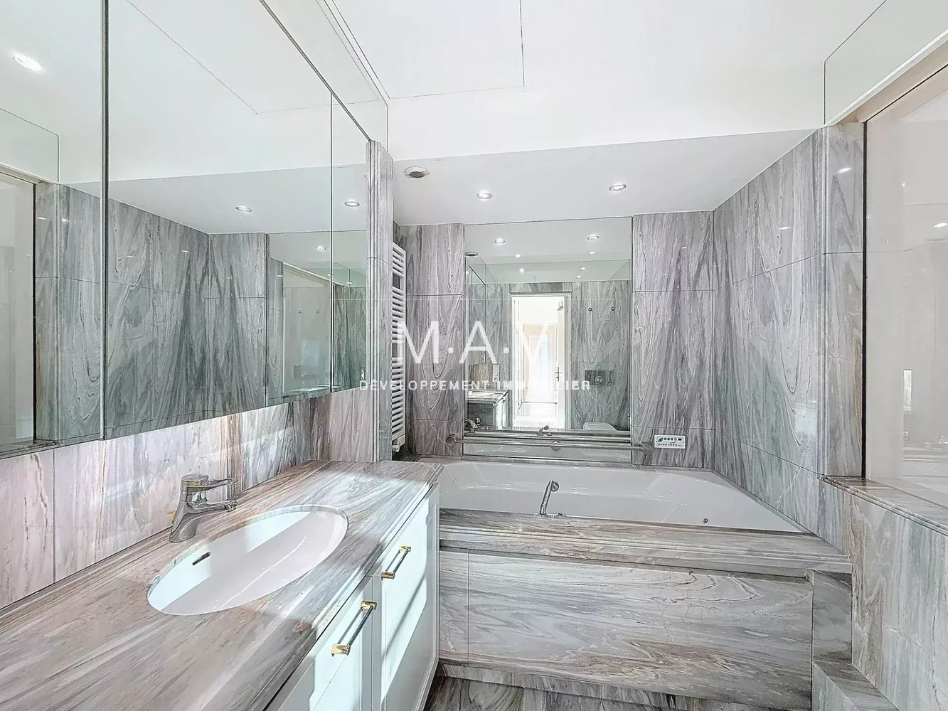 Property photo in Carre d'Argent