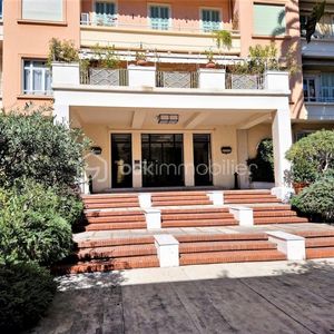 Property in Carre d'Or