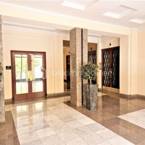 Property in Carre d'Or