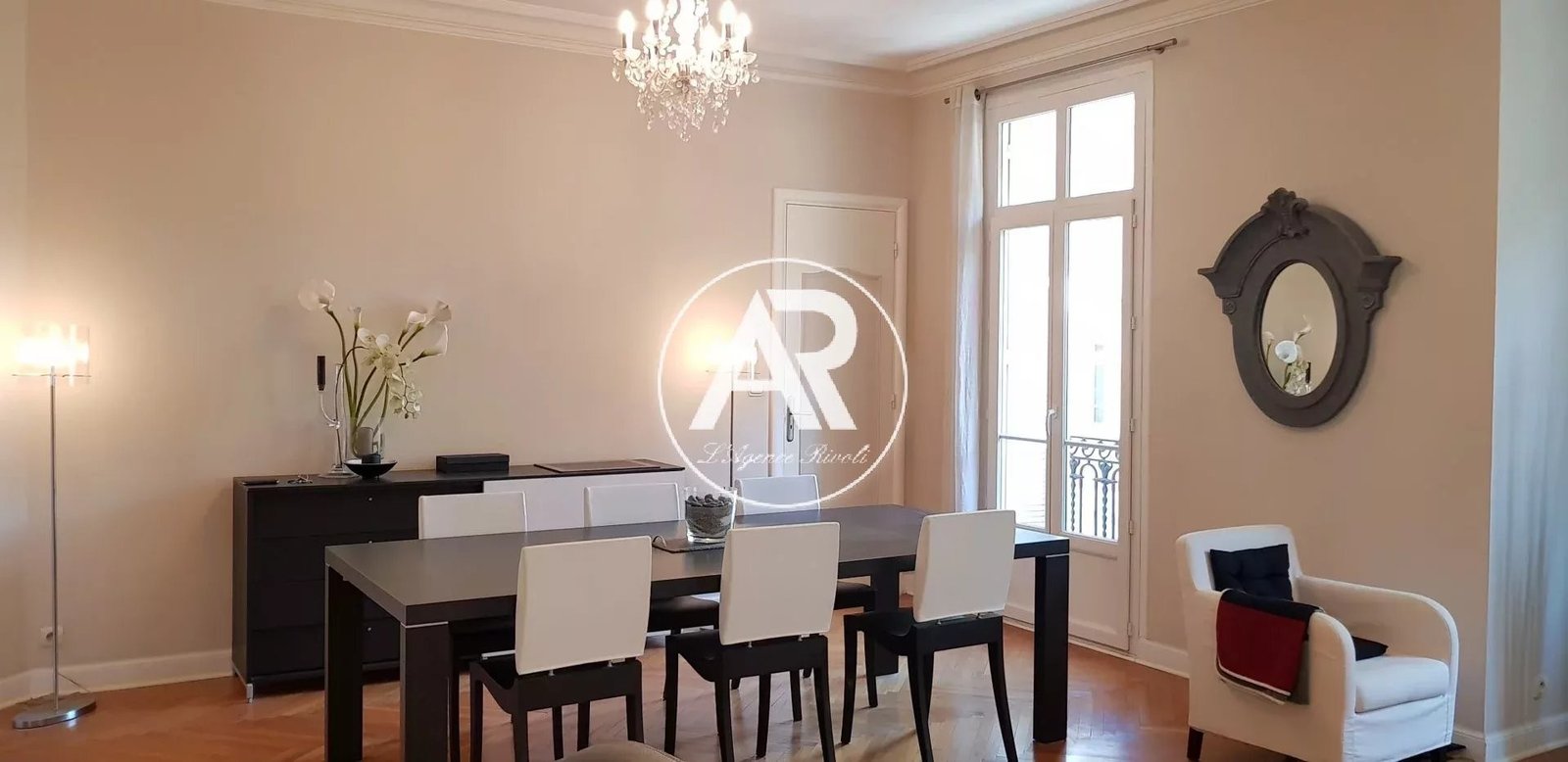 Property photo in Carre d'Or