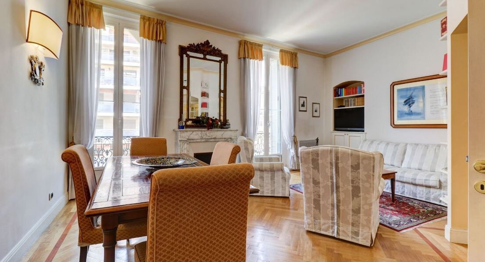 Property photo in Carre d'Or