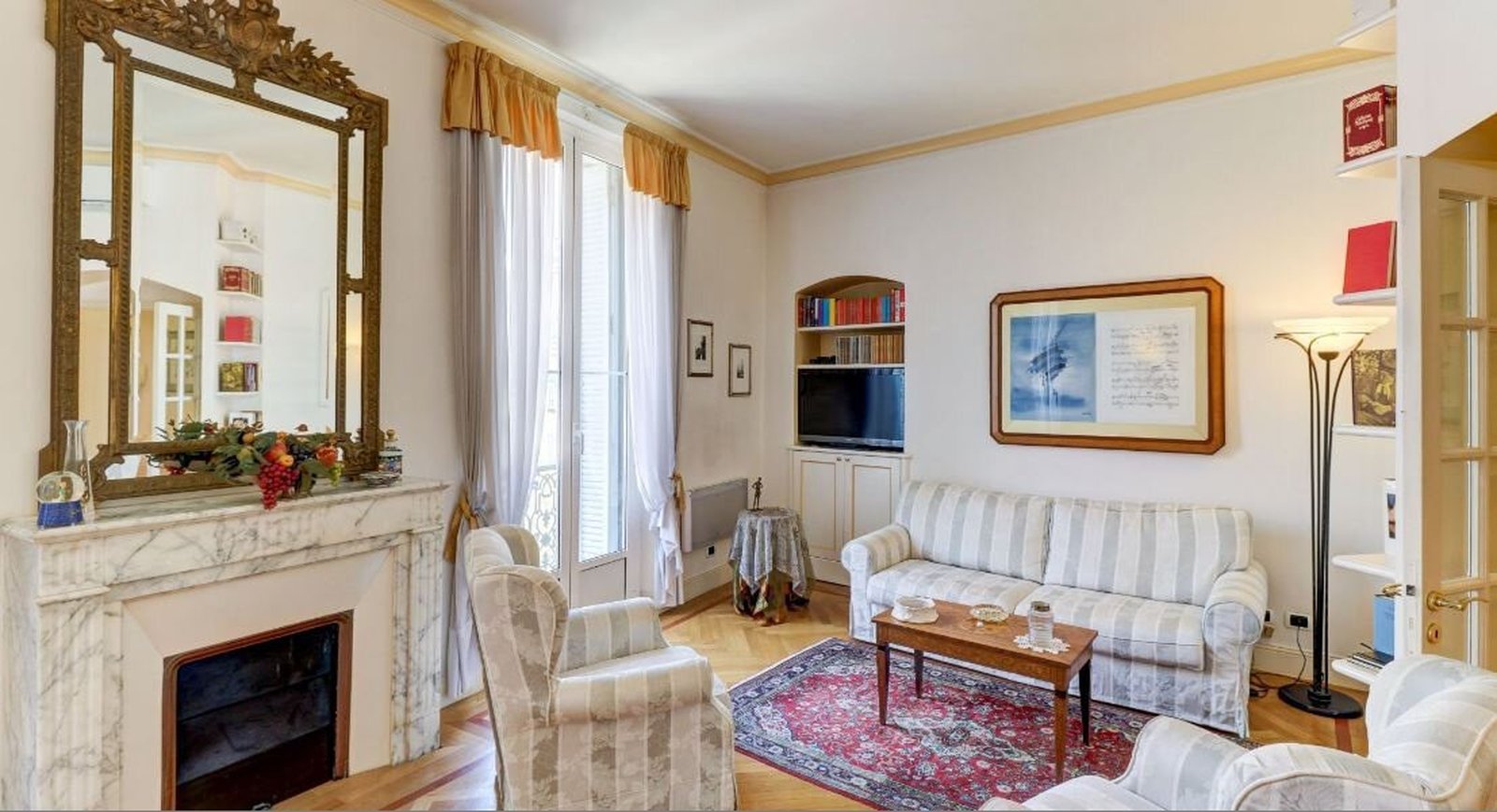 Property photo in Carre d'Or