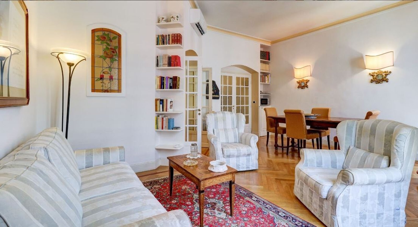 Property photo in Carre d'Or