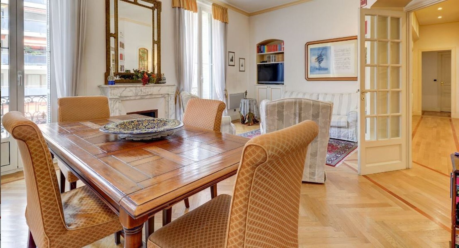 Property photo in Carre d'Or