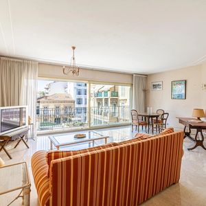 Property in Carre d'Or