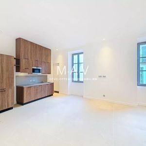 Property in Carre d'Or