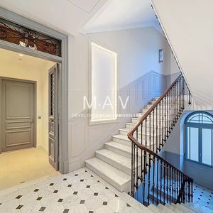 Property in Carre d'Or