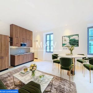 Property in Carre d'Or