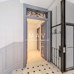 Property in Carre d'Or