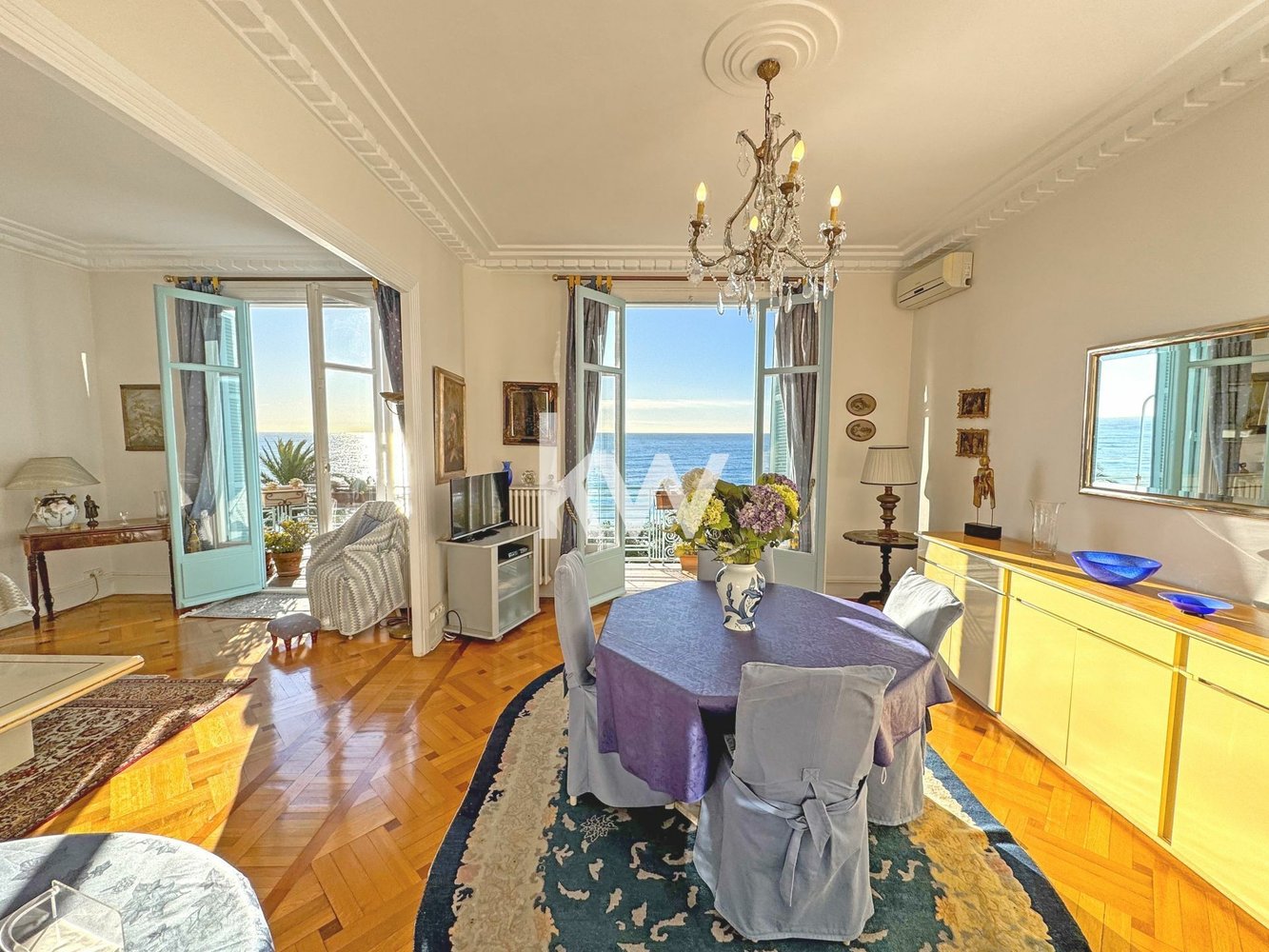 Property photo in Carre d'Or