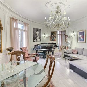 Property in Carre d'Or