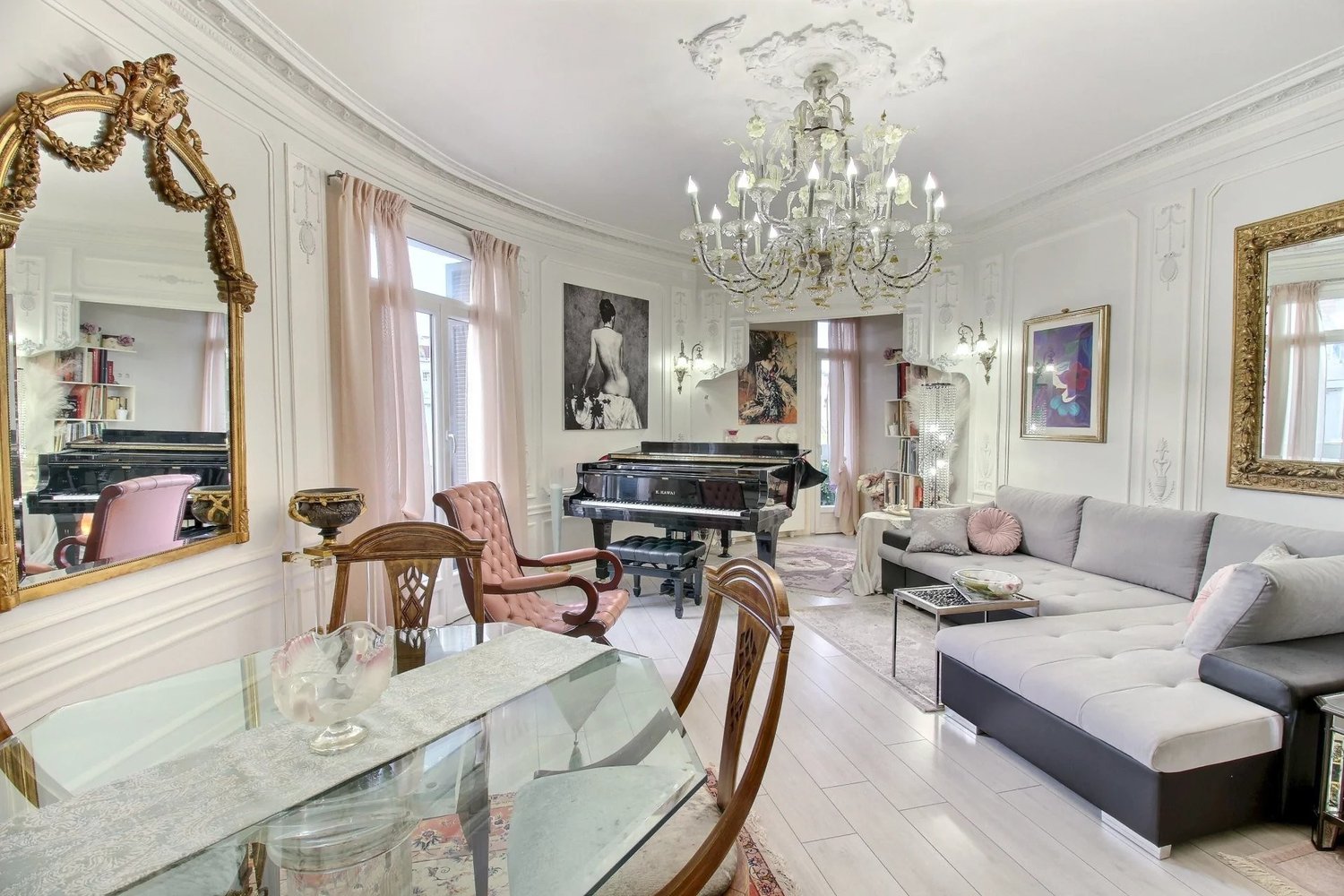 Property photo in Carre d'Or