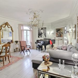 Property in Carre d'Or