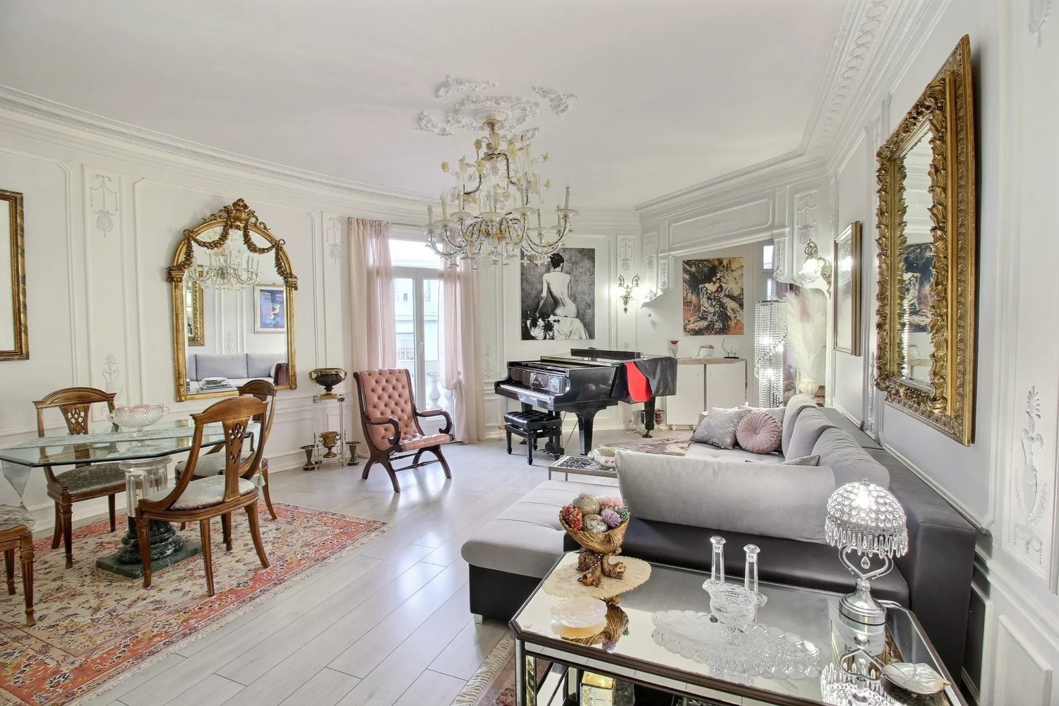 Property photo in Carre d'Or