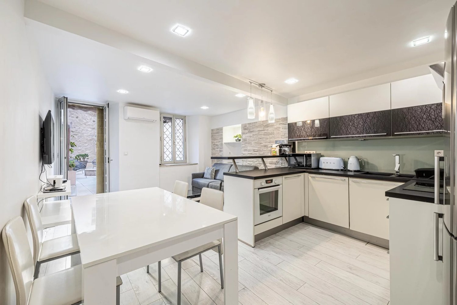 Property photo in Port