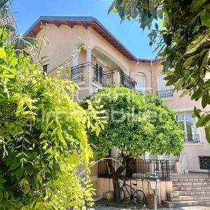 Property in Carre d'Argent