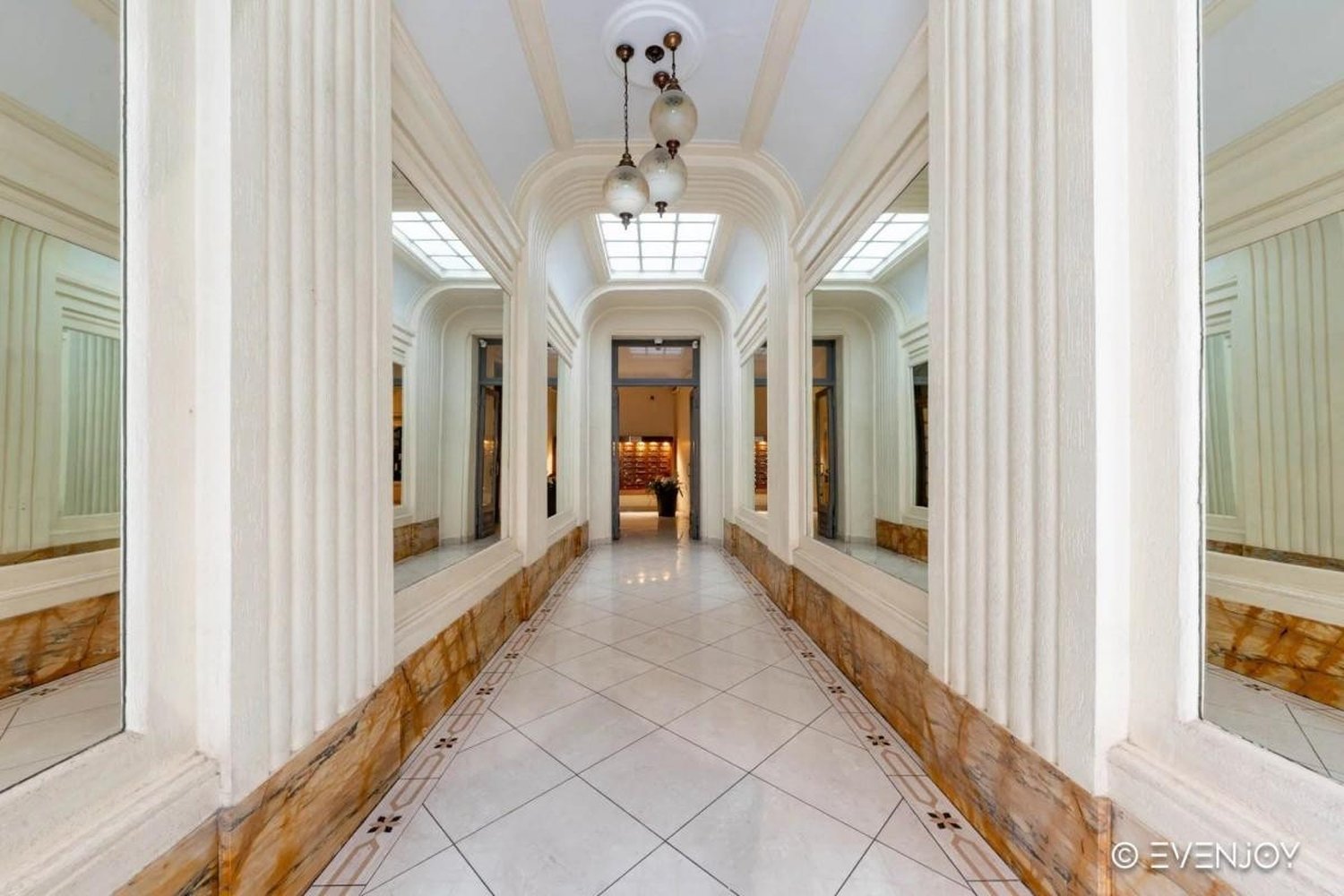 Property photo in Carre d'Or