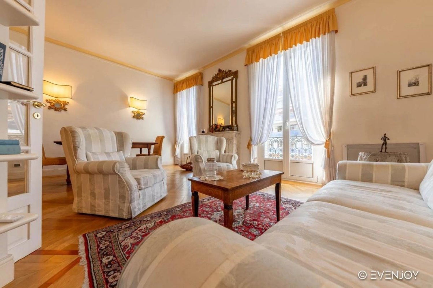 Property photo in Carre d'Or