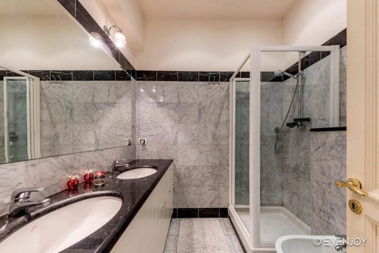 Property photo in Carre d'Or