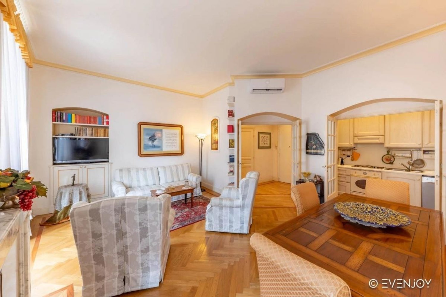 Property photo in Carre d'Or