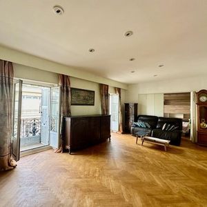 Property in Carre d'Or