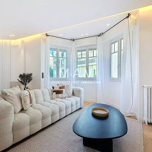 Property in Carre d'Or