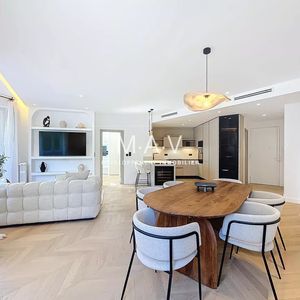 Property in Carre d'Or