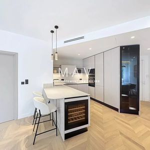 Property in Carre d'Or