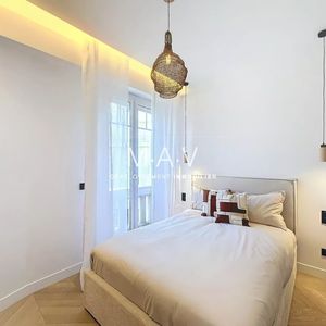 Property in Carre d'Or