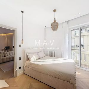 Property in Carre d'Or