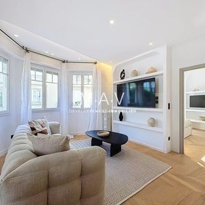 Property in Carre d'Or