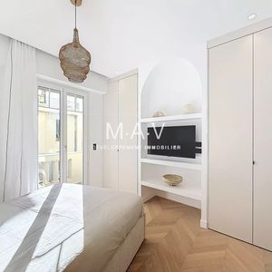 Property in Carre d'Or