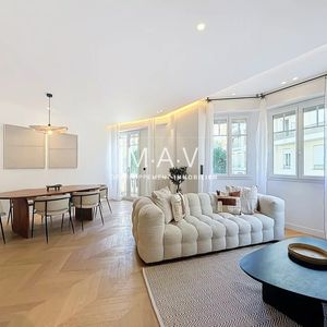 Property in Carre d'Or