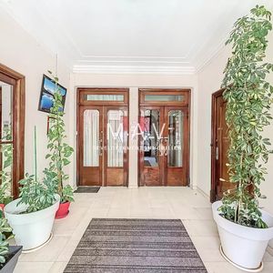 Property in Carre d'Or