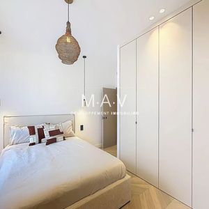 Property in Carre d'Or