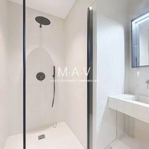 Property in Carre d'Or