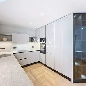 Property in Carre d'Or