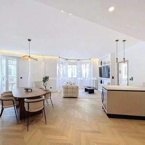 Property in Carre d'Or