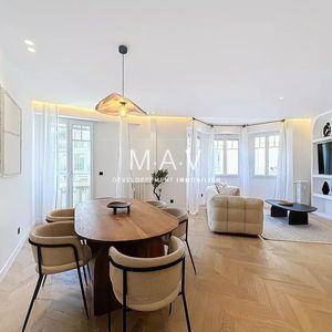 Property in Carre d'Or