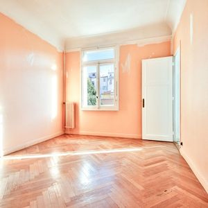 Property in Carre d'Or