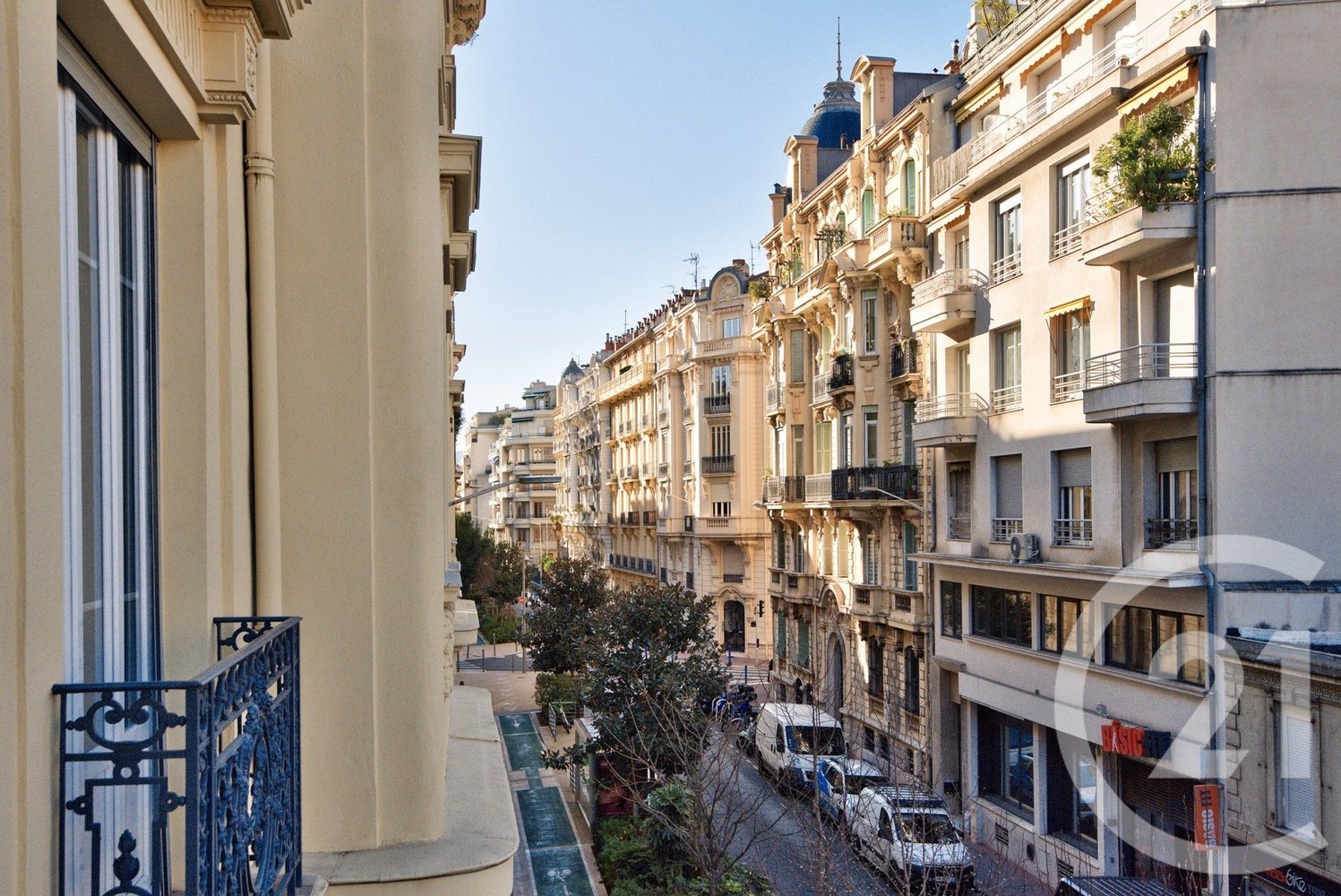 Property photo in Carre d'Or