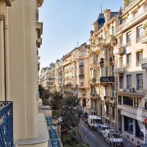 Property in Carre d'Or