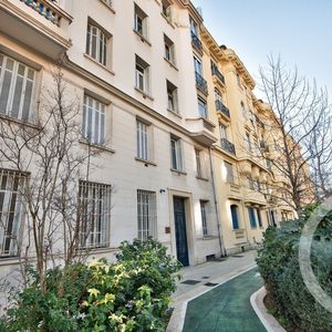 Property in Carre d'Or