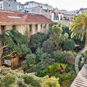 Property in Carre d'Or