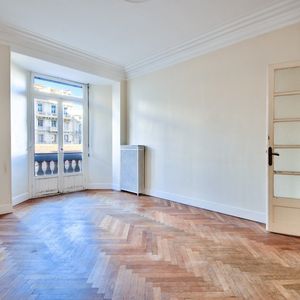 Property in Carre d'Or