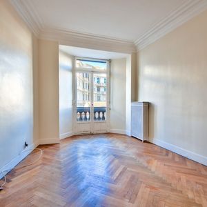 Property in Carre d'Or