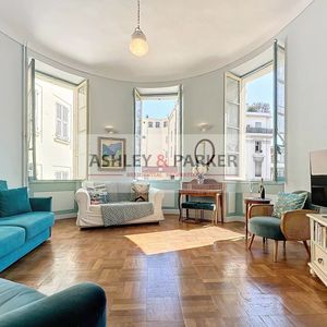 Property in Carre d'Or