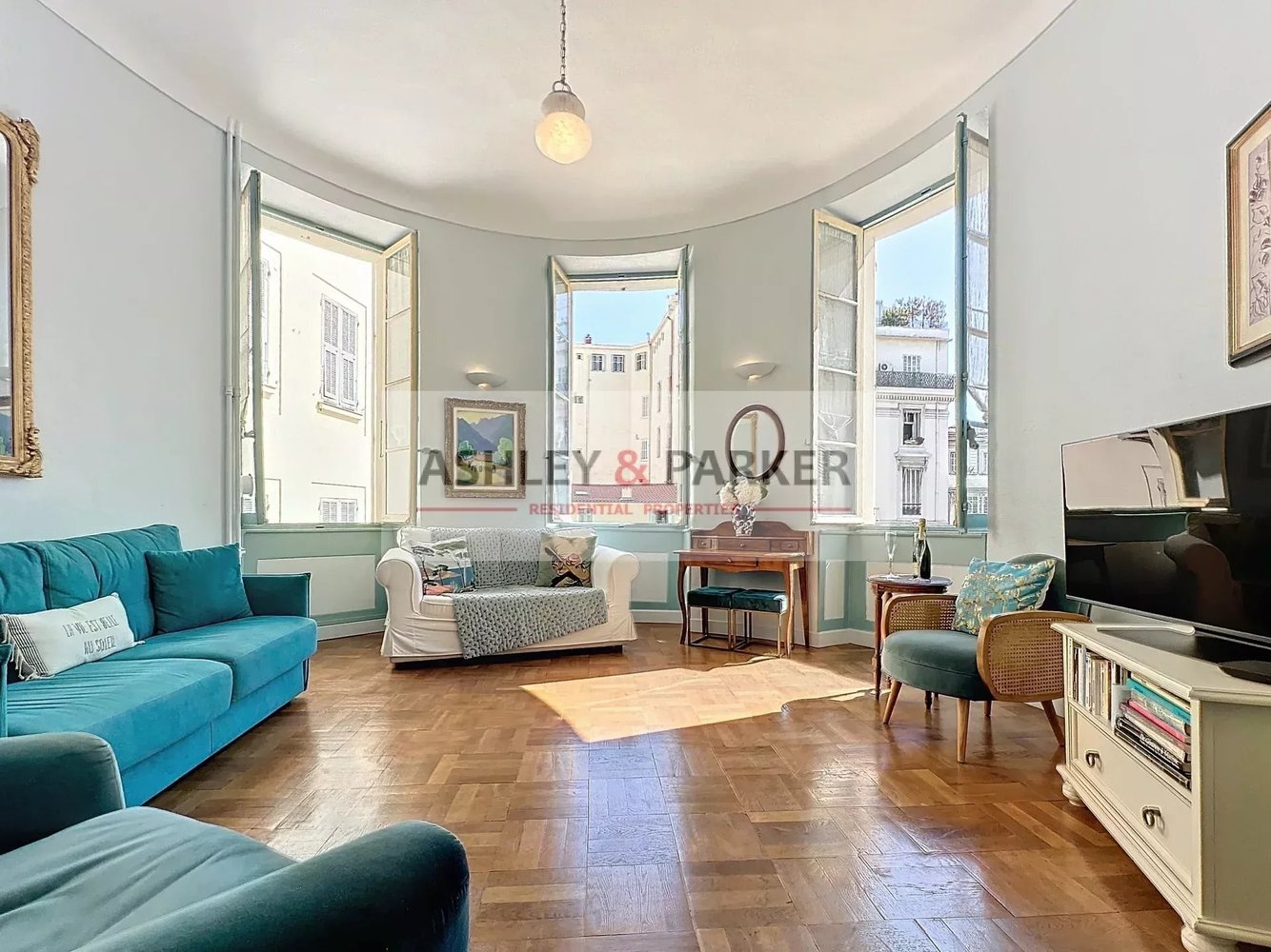 Property photo in Carre d'Or