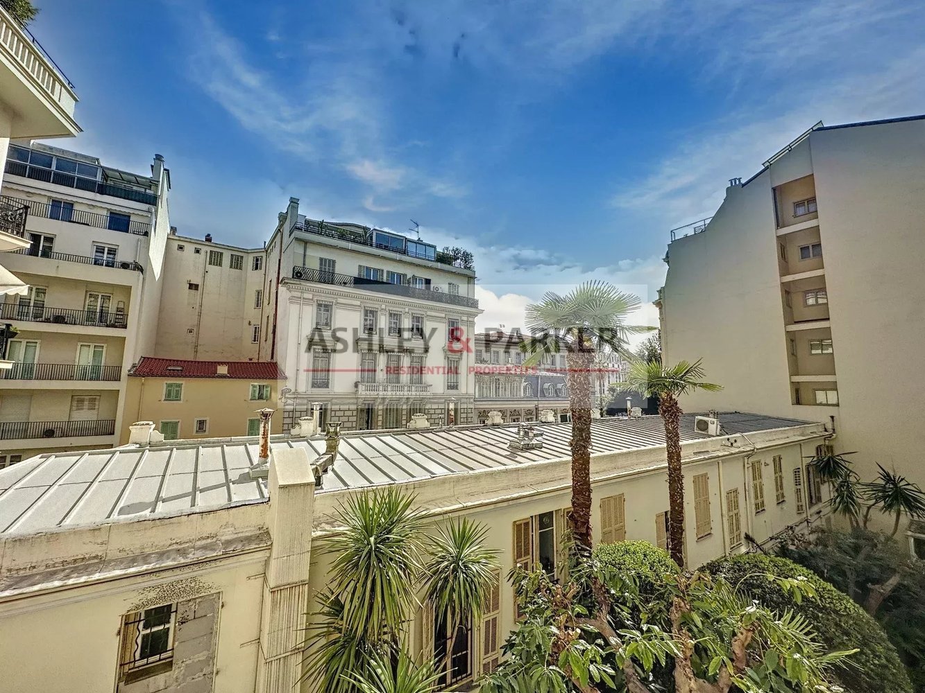 Property photo in Carre d'Or