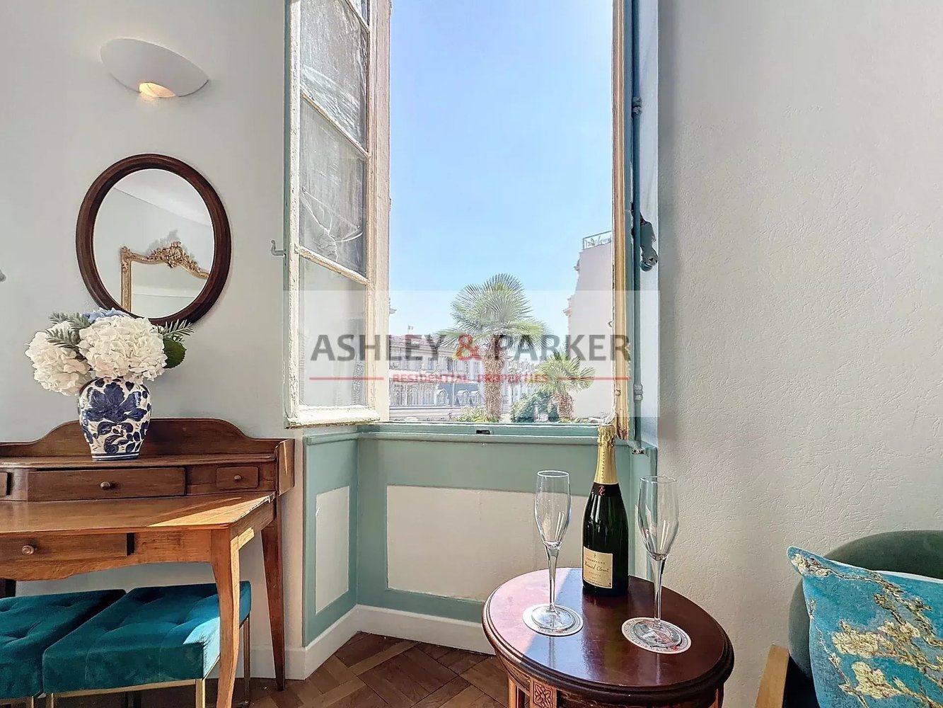 Property photo in Carre d'Or